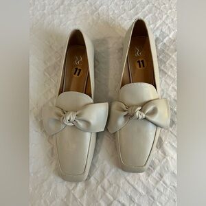 NWT Sz 11 Cream-coloured shoes